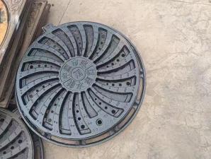 Vortex manhole cover
